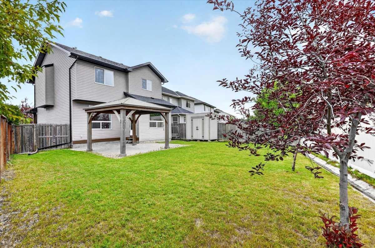380 Royal Oak Heights NW