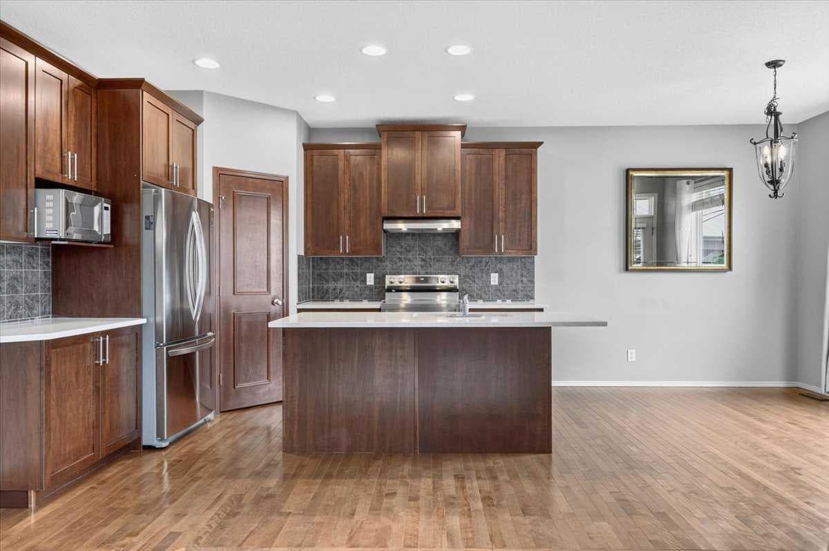 380 Royal Oak Heights NW