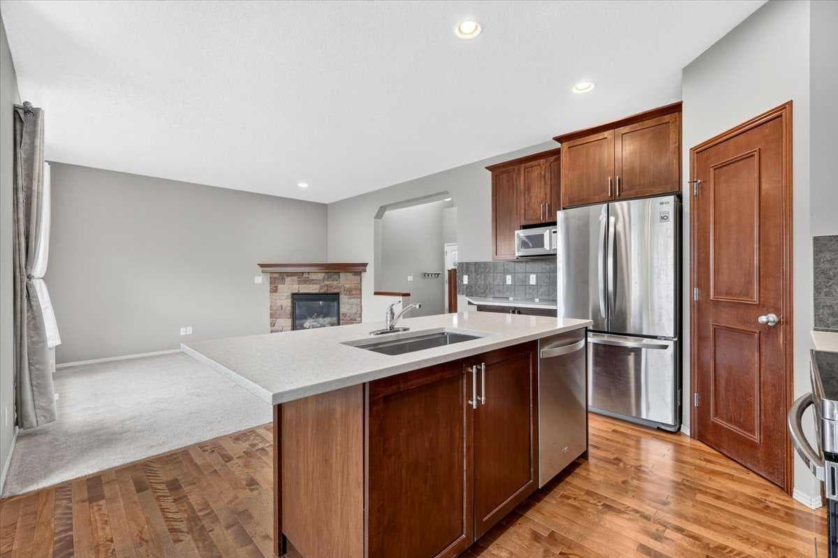 380 Royal Oak Heights NW