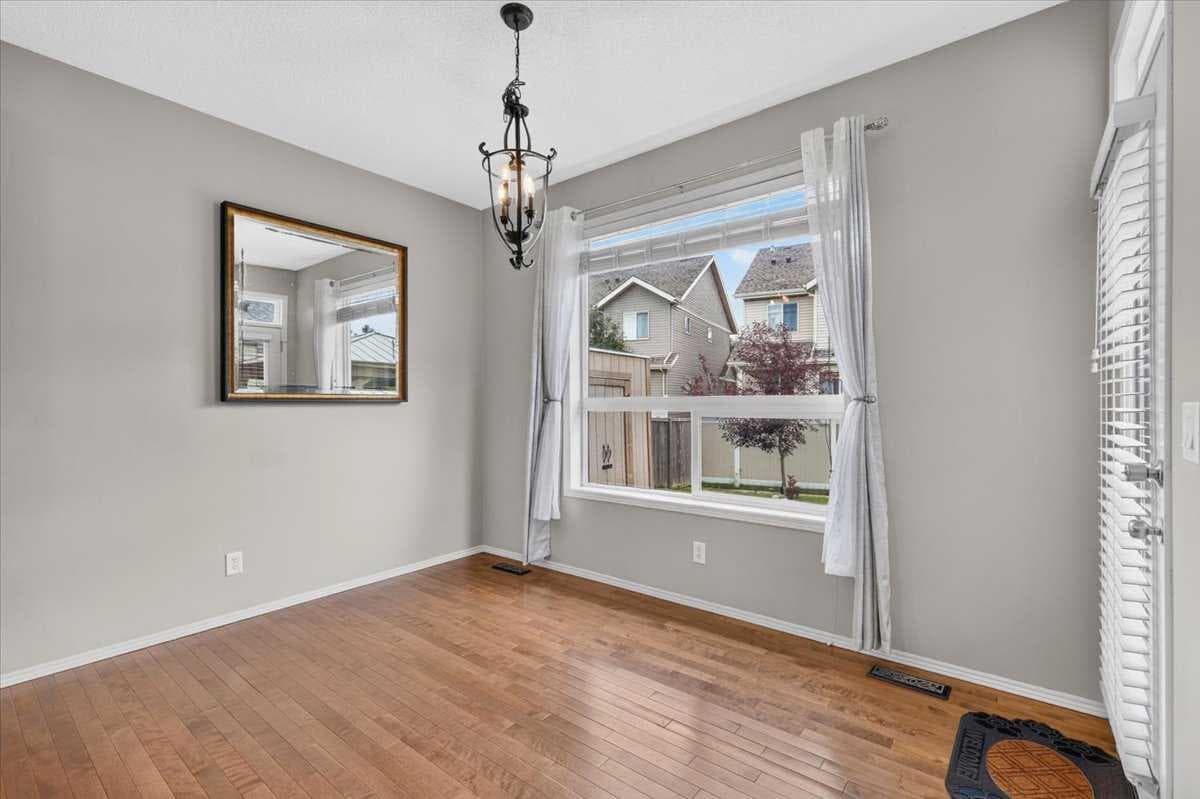 380 Royal Oak Heights NW