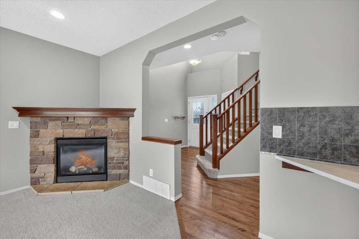 380 Royal Oak Heights NW