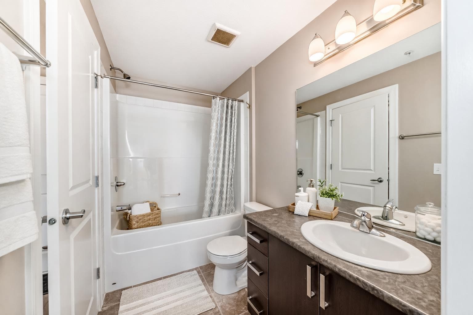311, 117 Copperpond Common SE