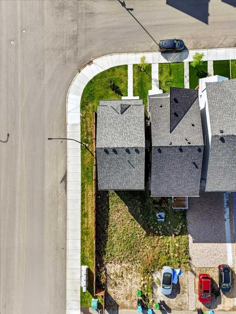 10 Lucas Close NW