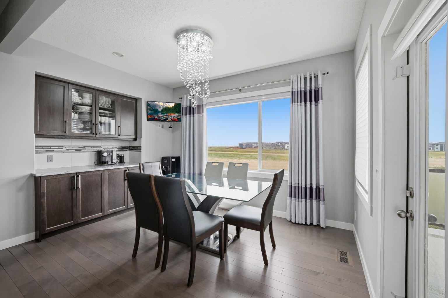 288 Corner Meadows Manor NE