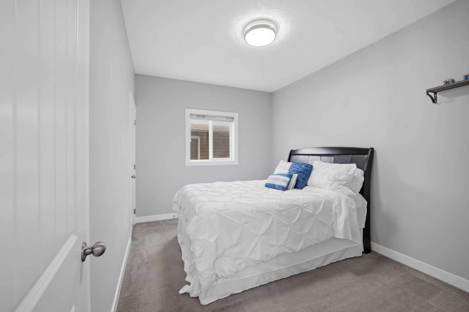 288 Corner Meadows Manor NE