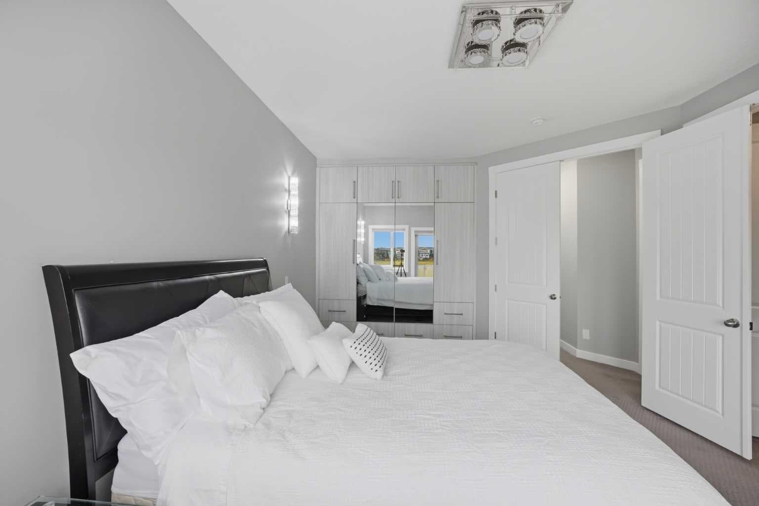 288 Corner Meadows Manor NE