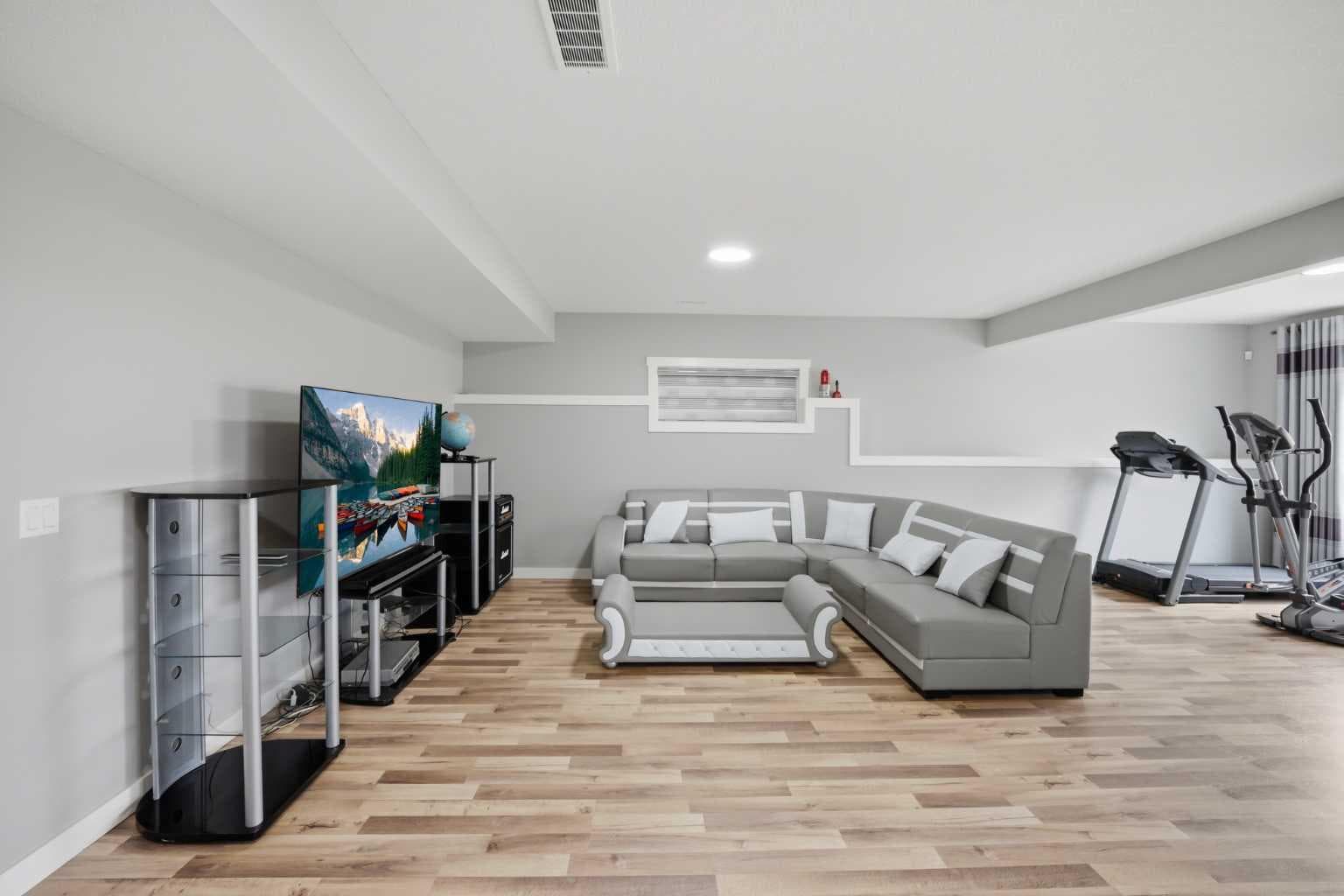 288 Corner Meadows Manor NE
