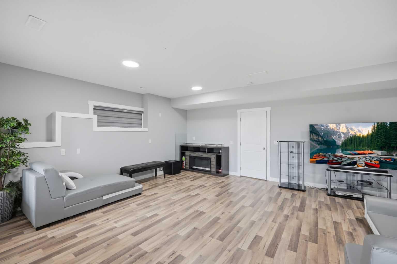 288 Corner Meadows Manor NE