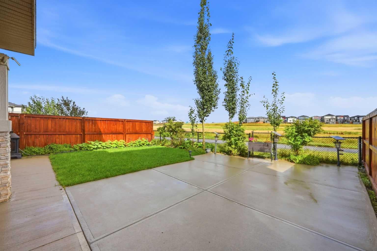 288 Corner Meadows Manor NE