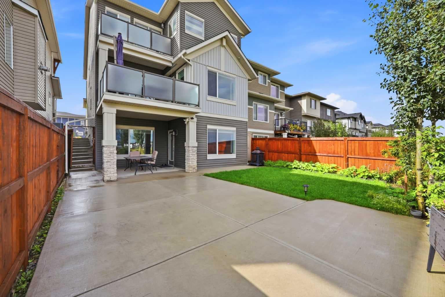 288 Corner Meadows Manor NE