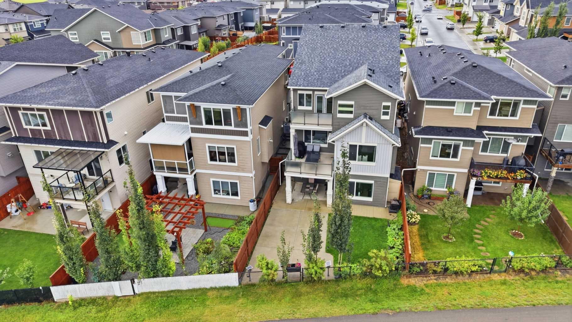 288 Corner Meadows Manor NE