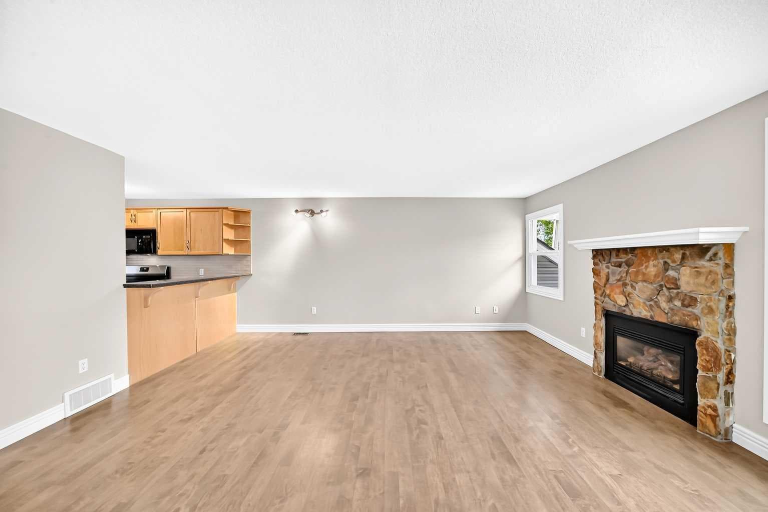 225, 33 Glamis Green SW