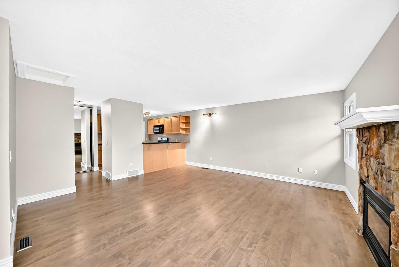225, 33 Glamis Green SW