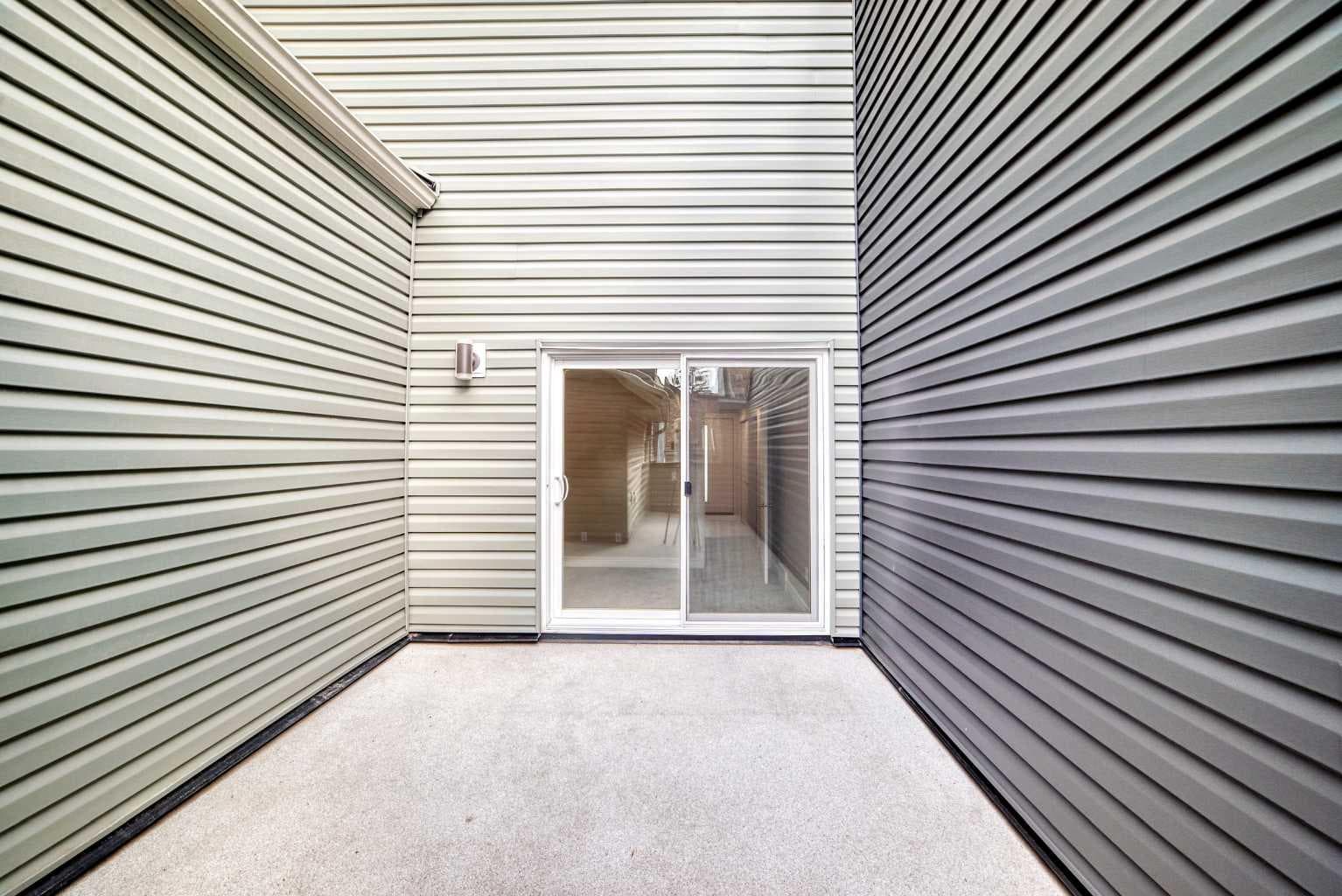 225, 33 Glamis Green SW