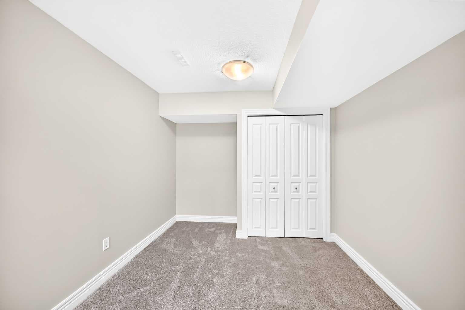 225, 33 Glamis Green SW