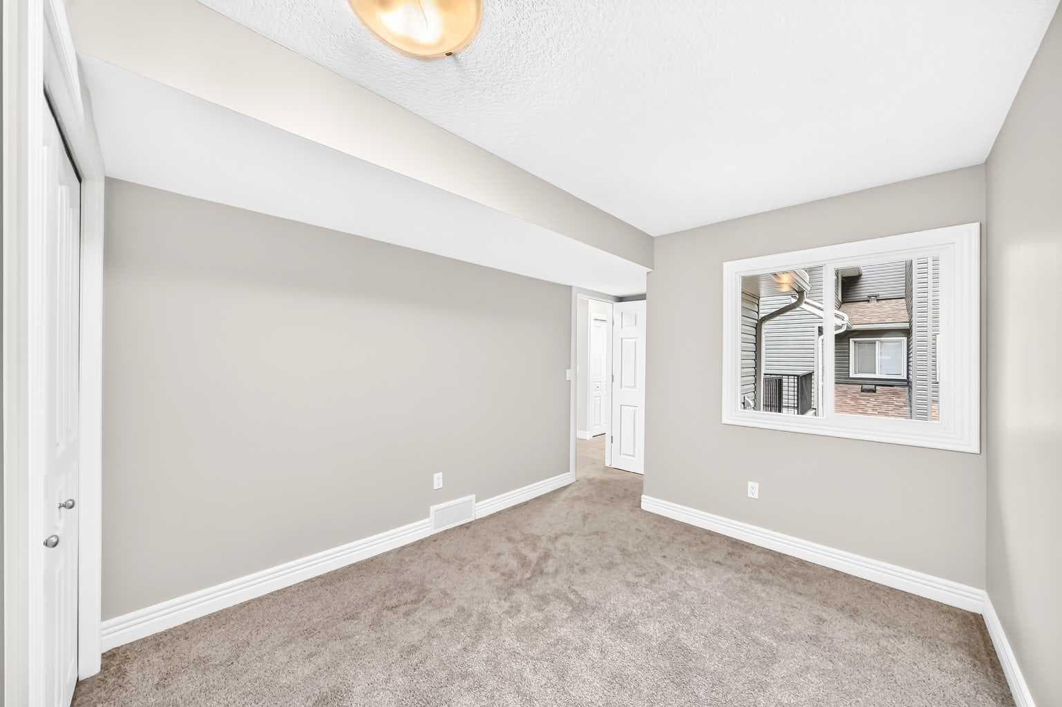 225, 33 Glamis Green SW