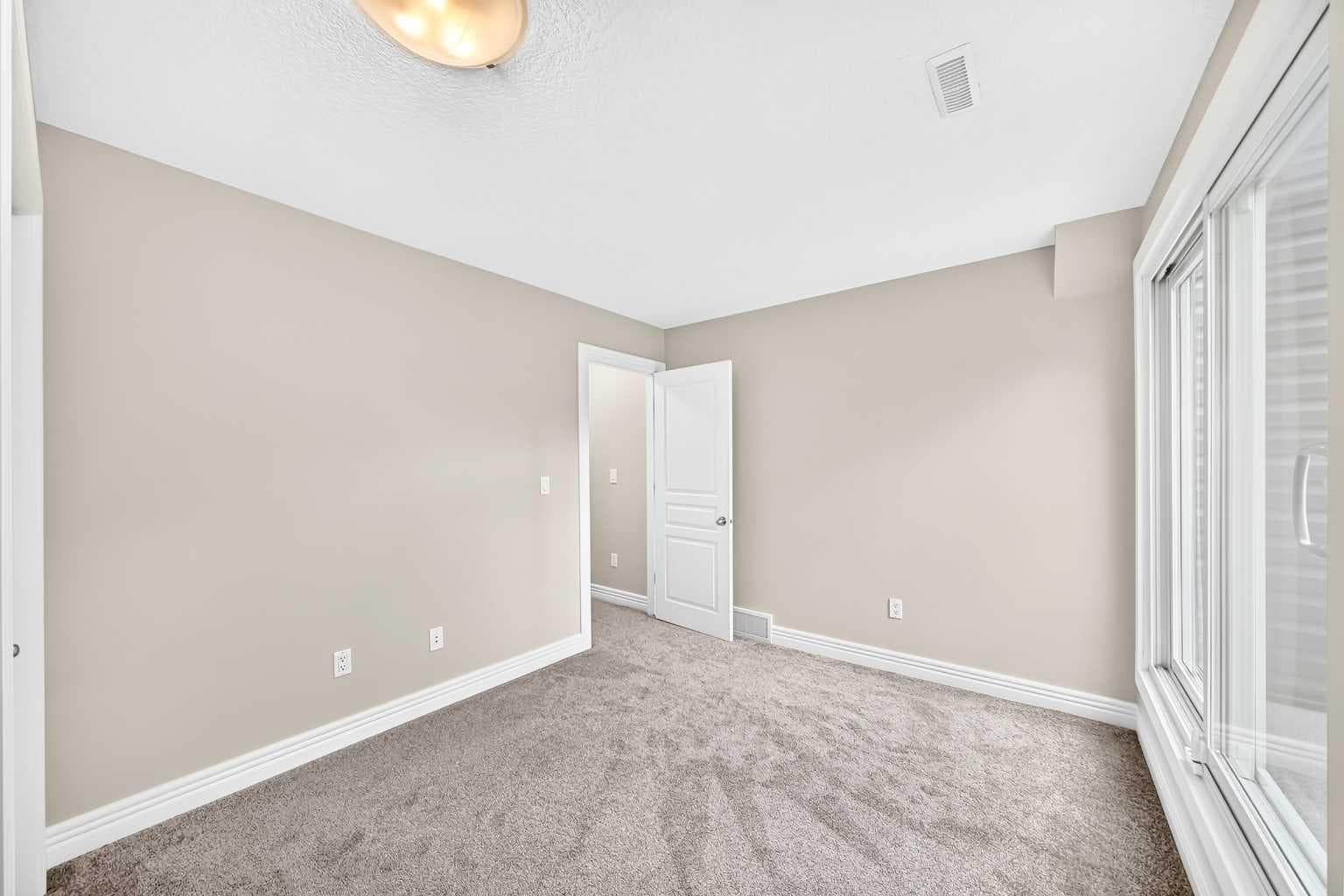 225, 33 Glamis Green SW