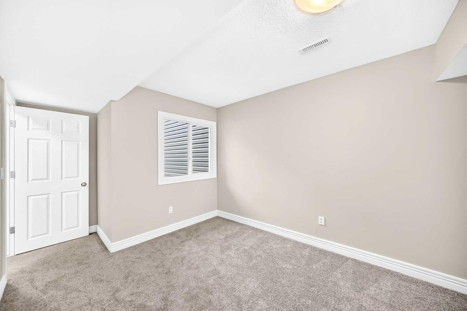 225, 33 Glamis Green SW