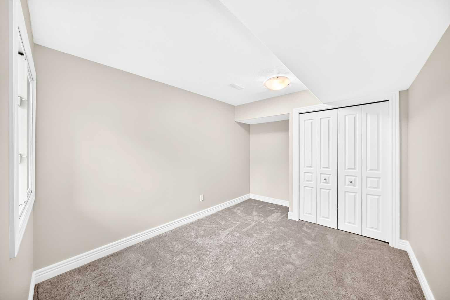 225, 33 Glamis Green SW