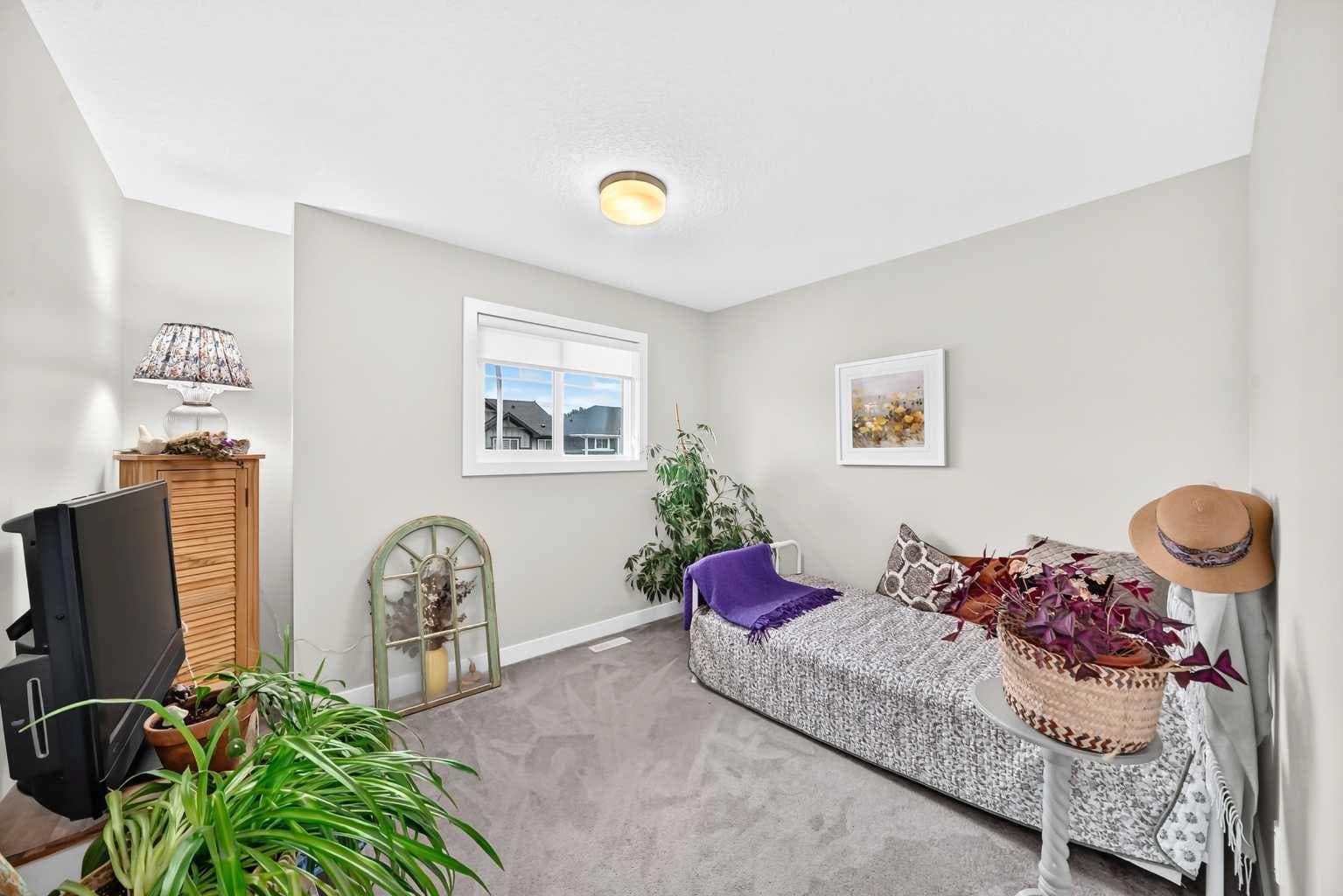 135 Reunion Loop NW