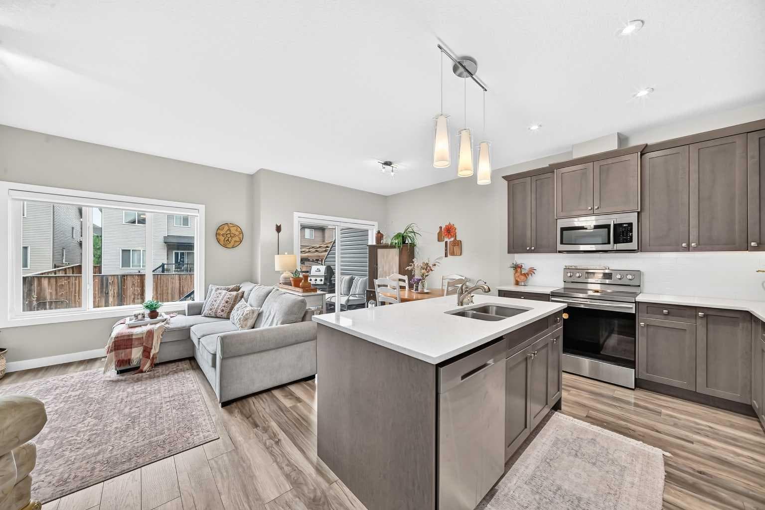 135 Reunion Loop NW