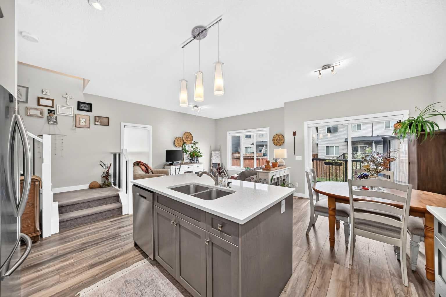 135 Reunion Loop NW