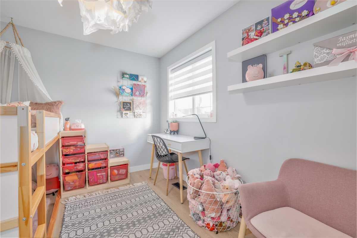 28 Copperfield Heath SE