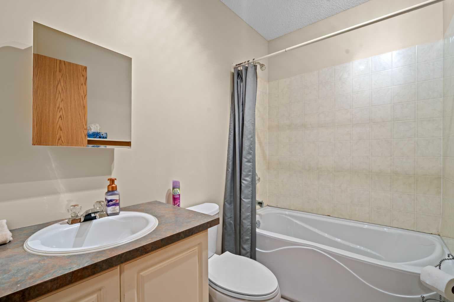 32 Country Hills Mews NW