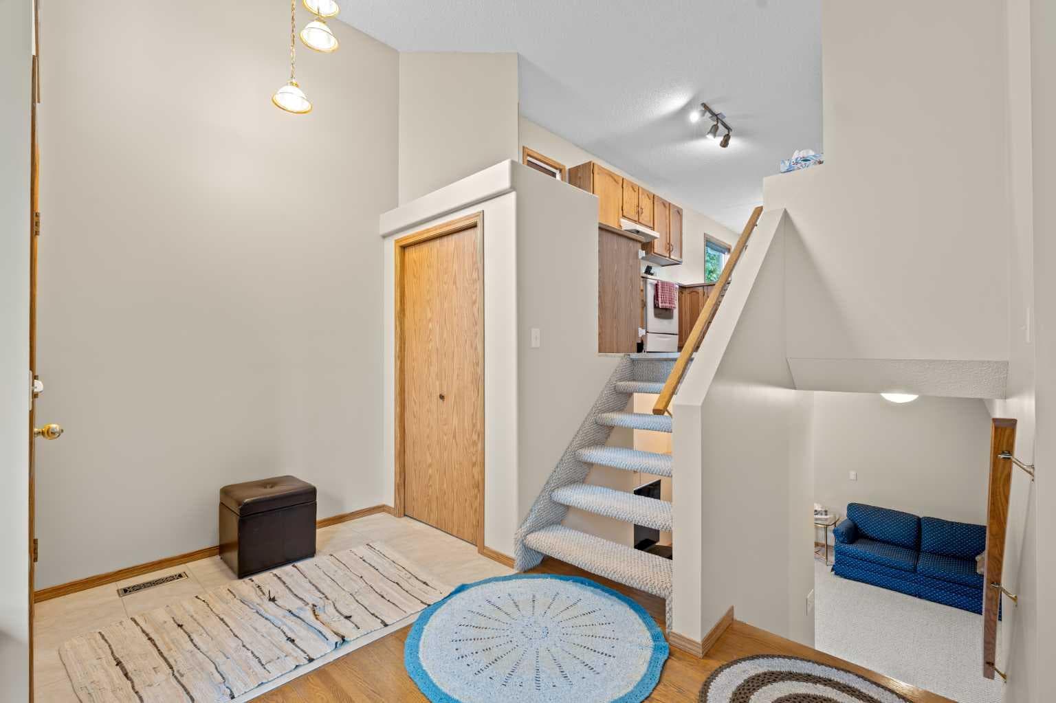 32 Country Hills Mews NW