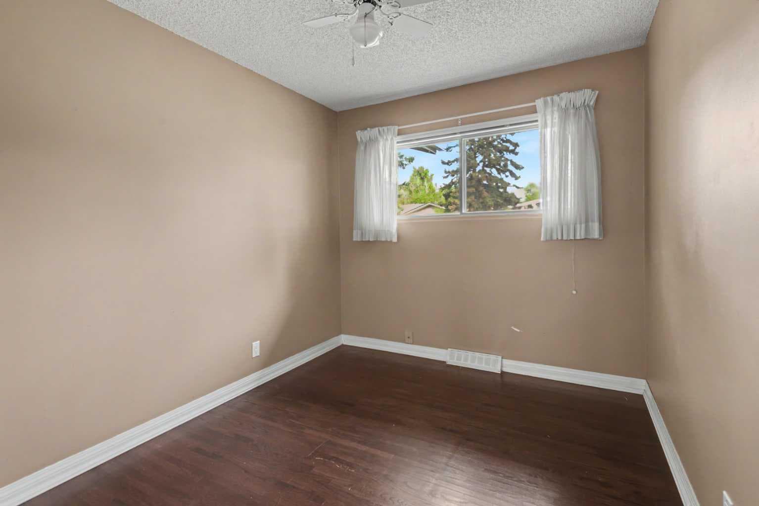23 Arbour Crescent SE