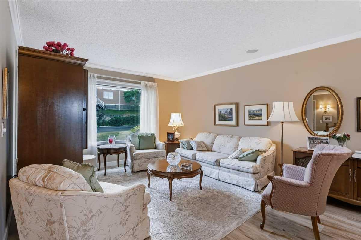 36, 140 Strathaven Circle SW