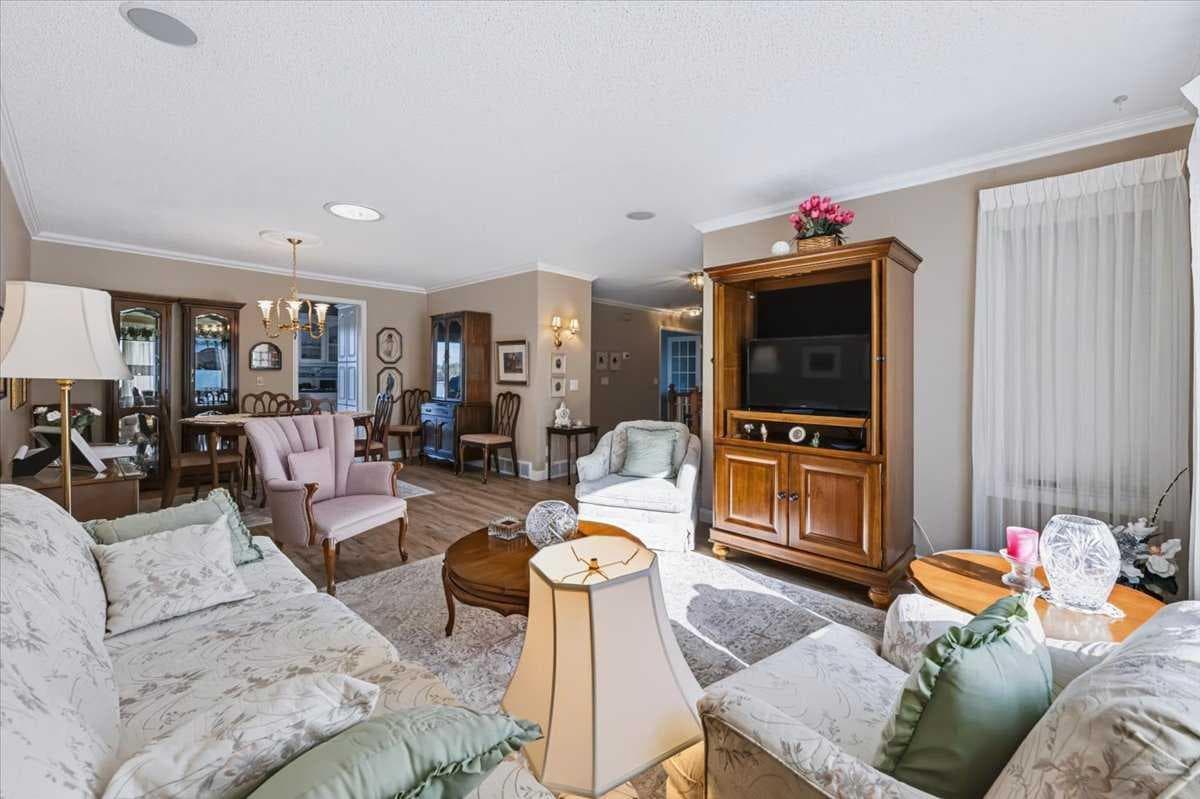 36, 140 Strathaven Circle SW