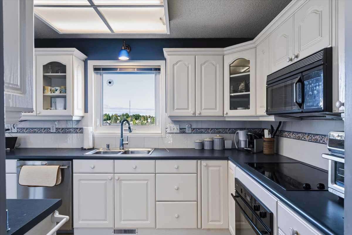 36, 140 Strathaven Circle SW