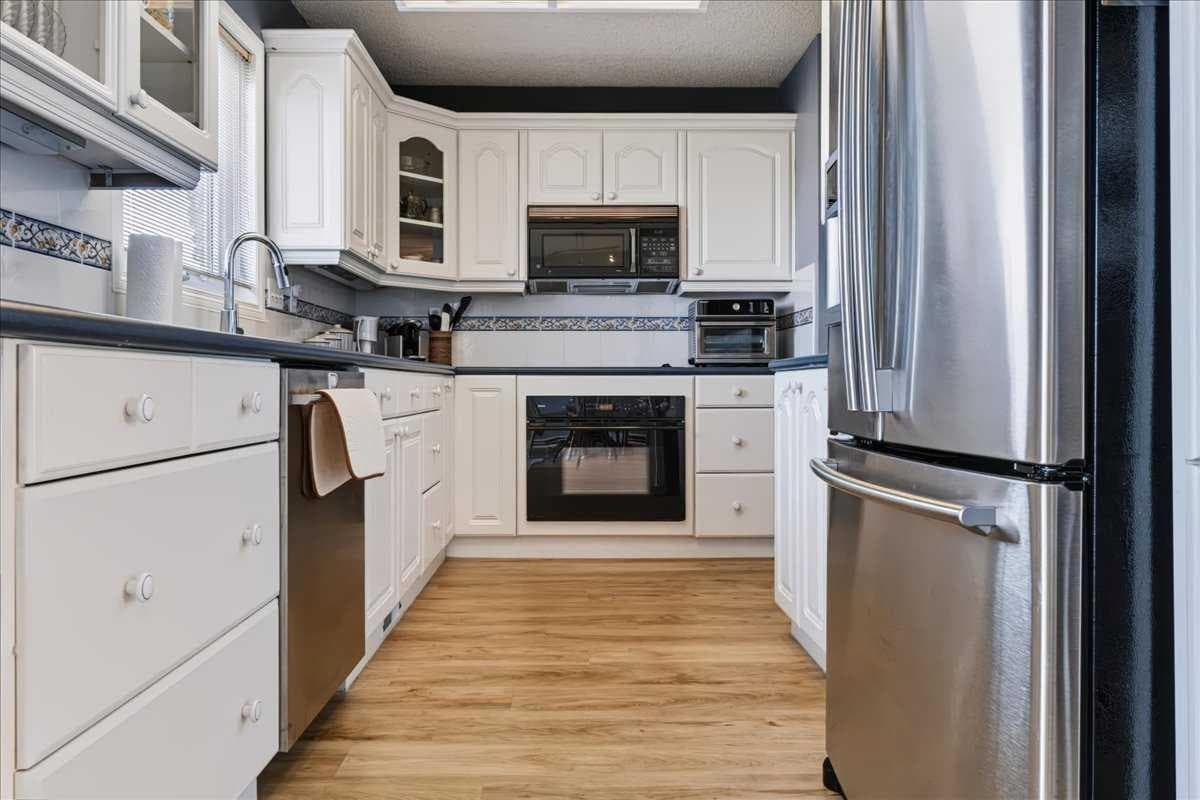 36, 140 Strathaven Circle SW