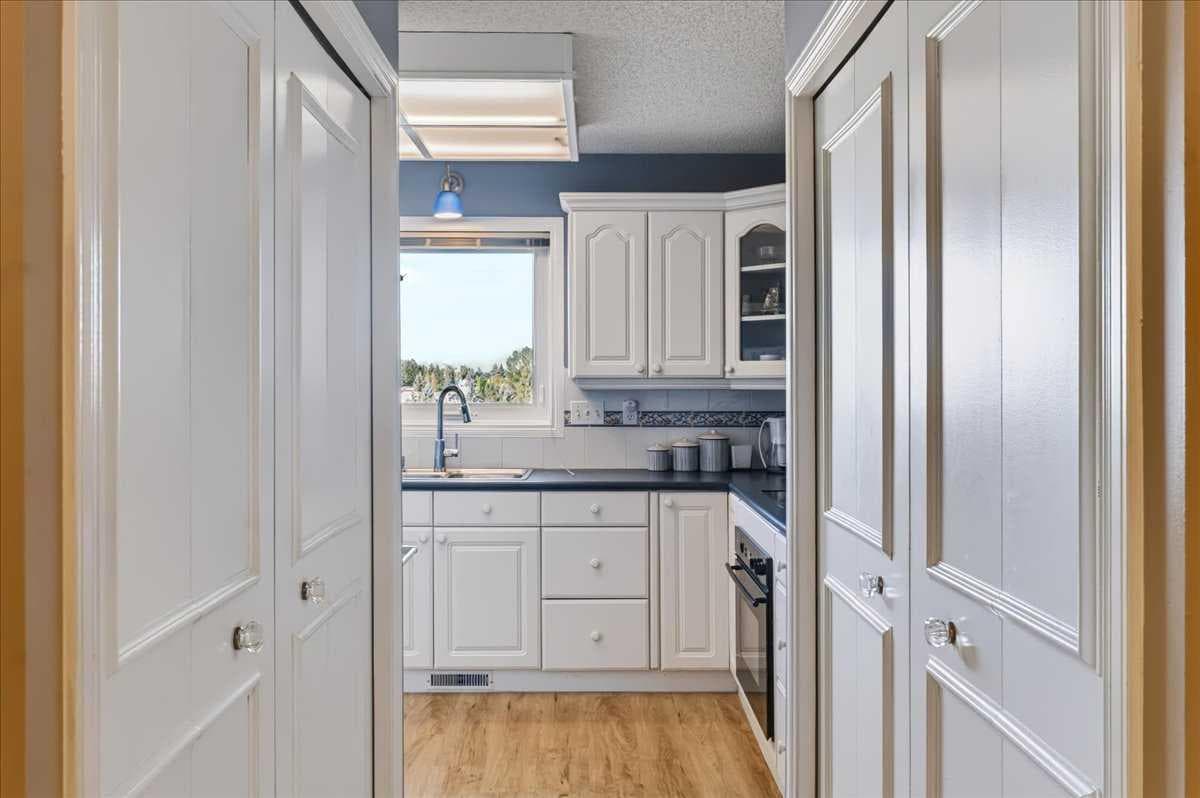 36, 140 Strathaven Circle SW