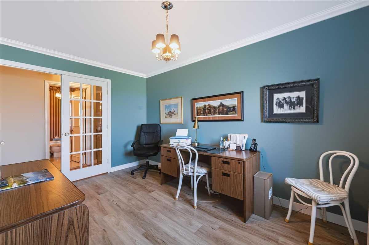 36, 140 Strathaven Circle SW
