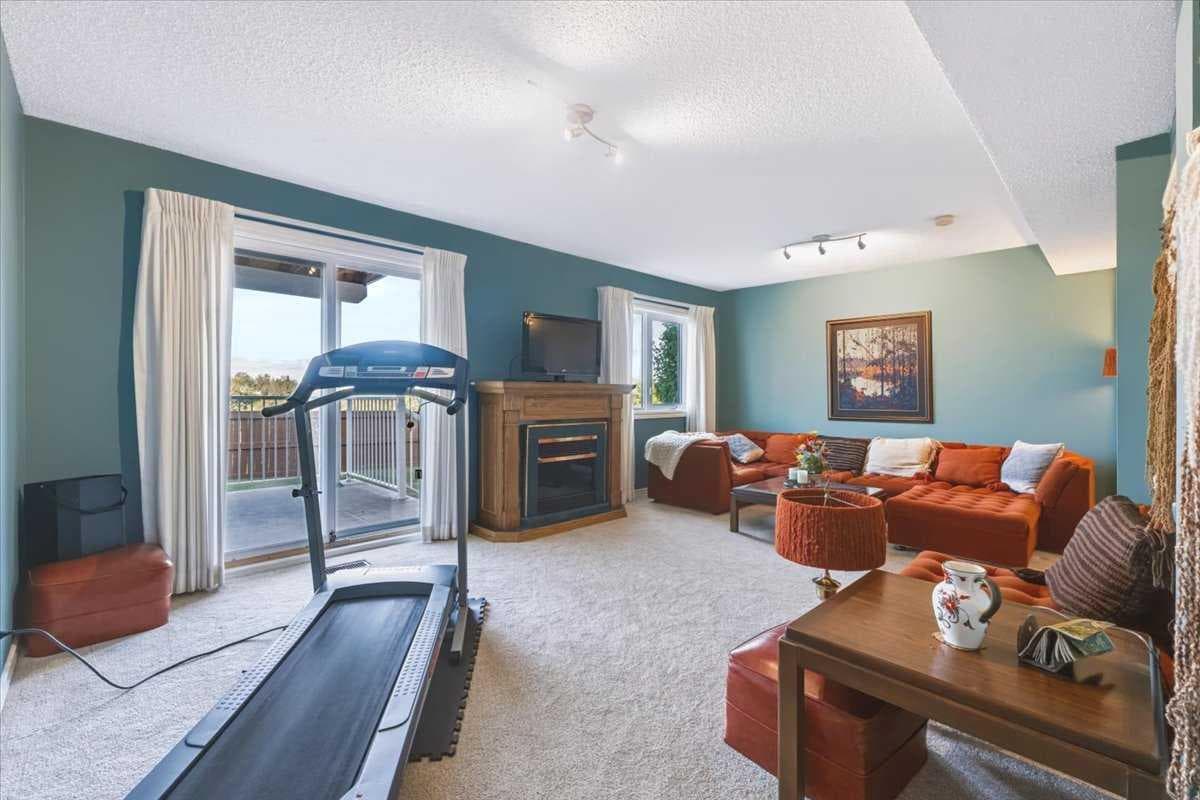 36, 140 Strathaven Circle SW