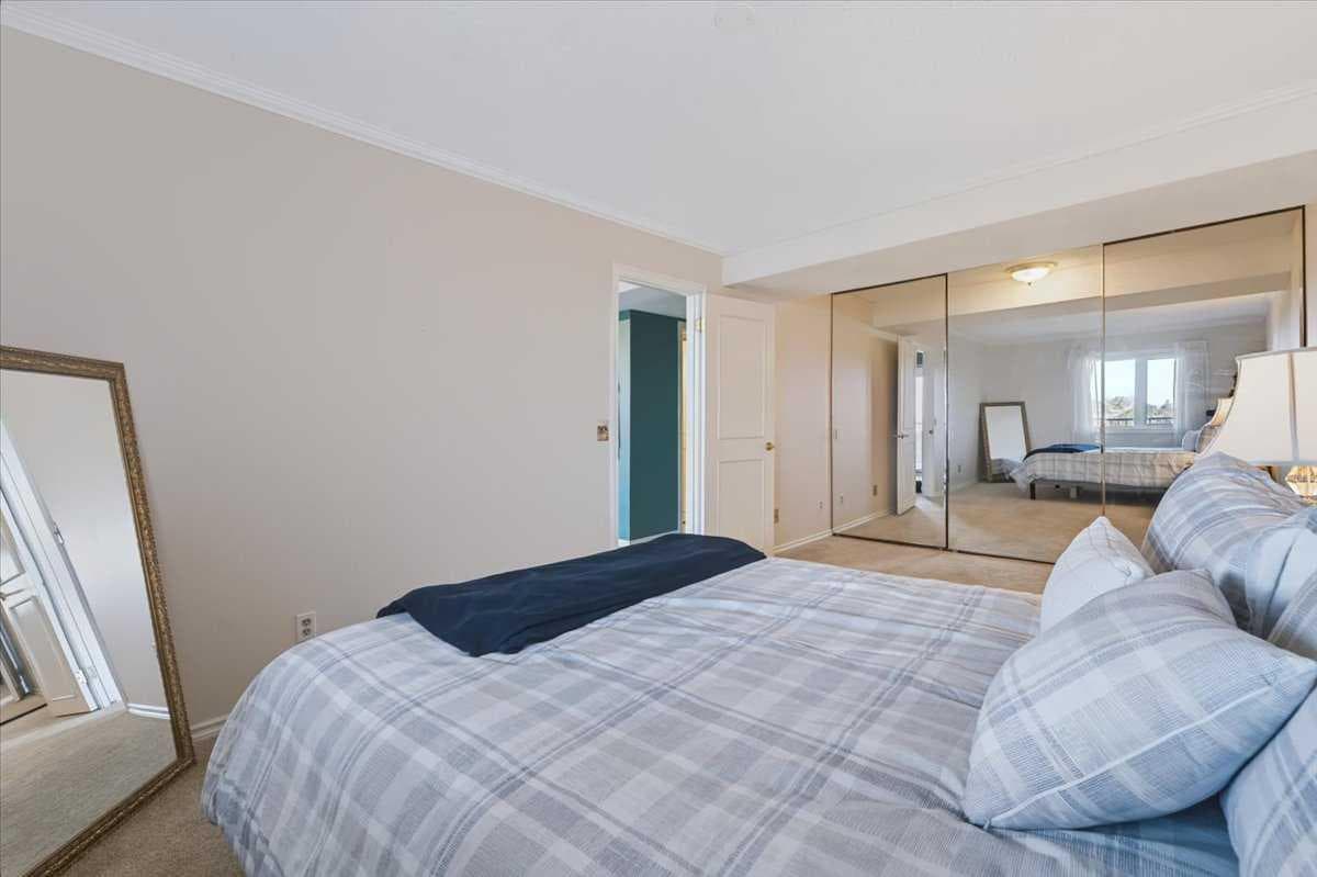 36, 140 Strathaven Circle SW