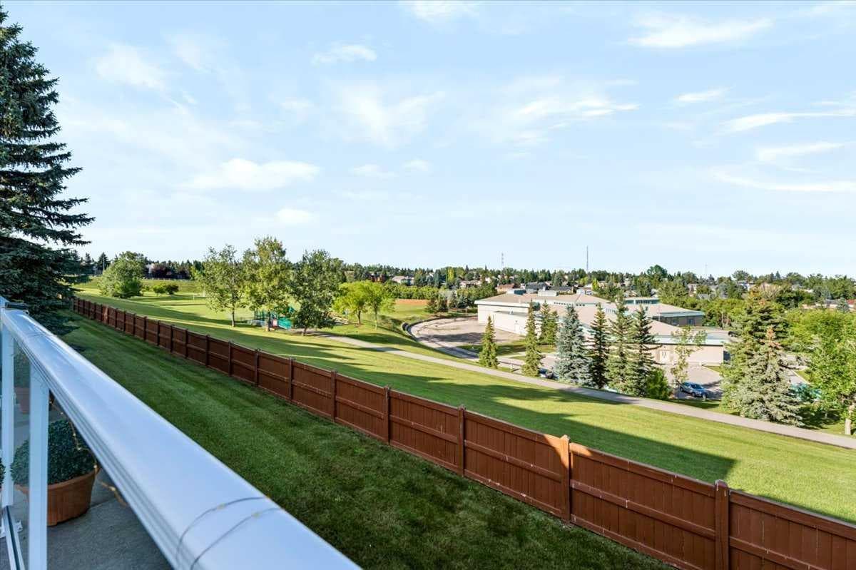 36, 140 Strathaven Circle SW