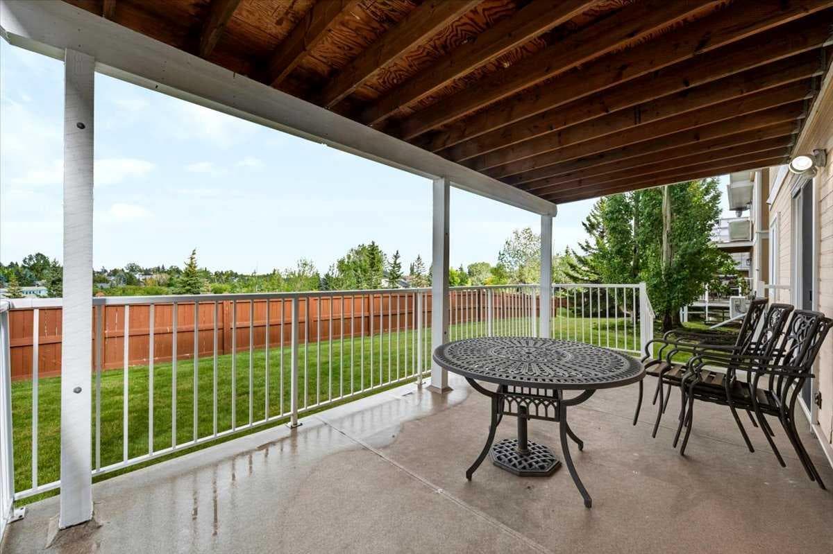 36, 140 Strathaven Circle SW