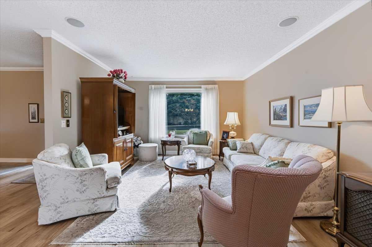 36, 140 Strathaven Circle SW