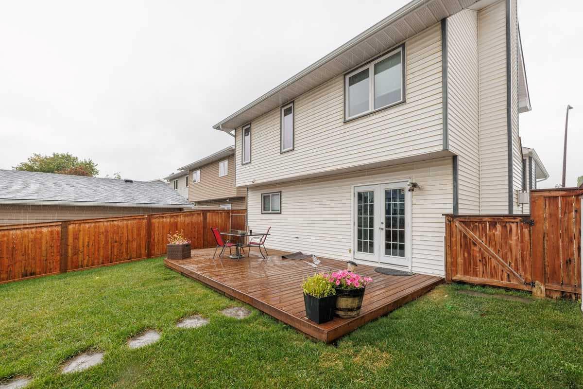 36 Sandpiper Way NW