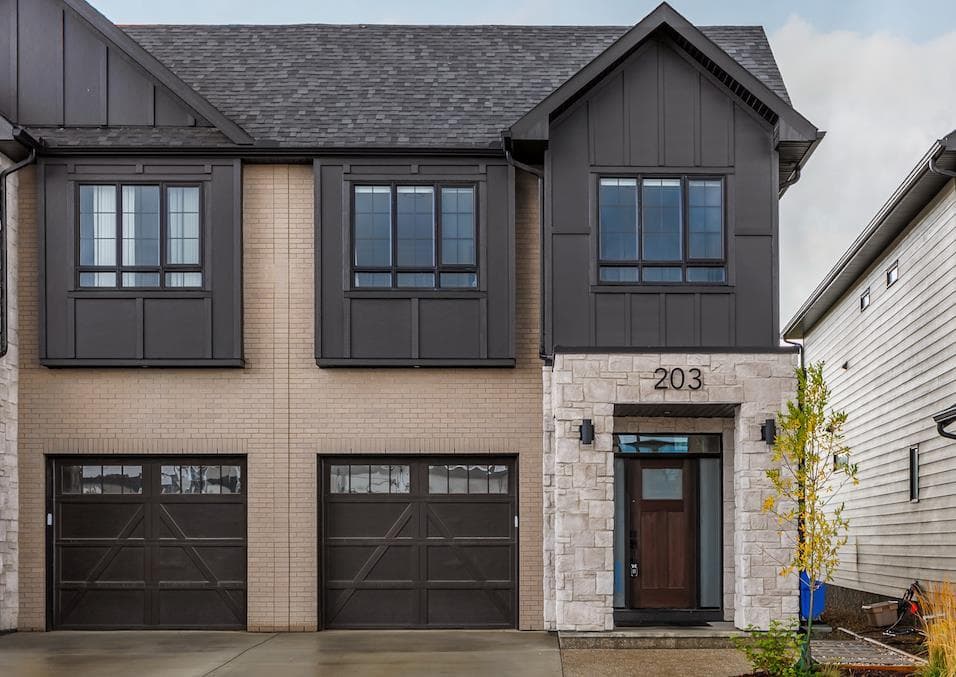 203 Greenwich Drive NW