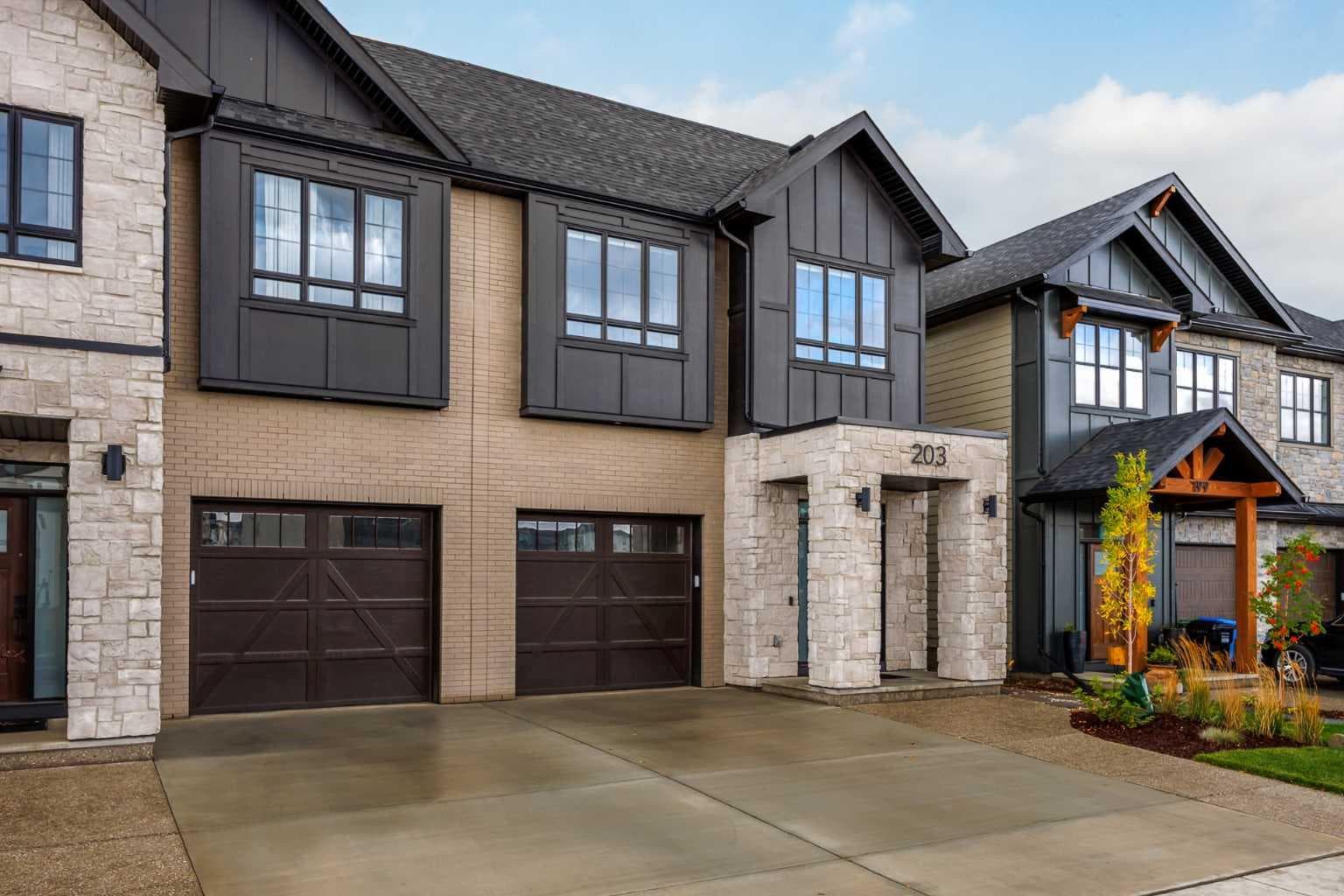 203 Greenwich Drive NW