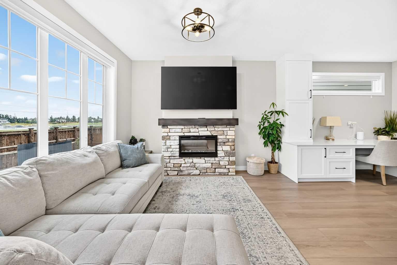 203 Greenwich Drive NW