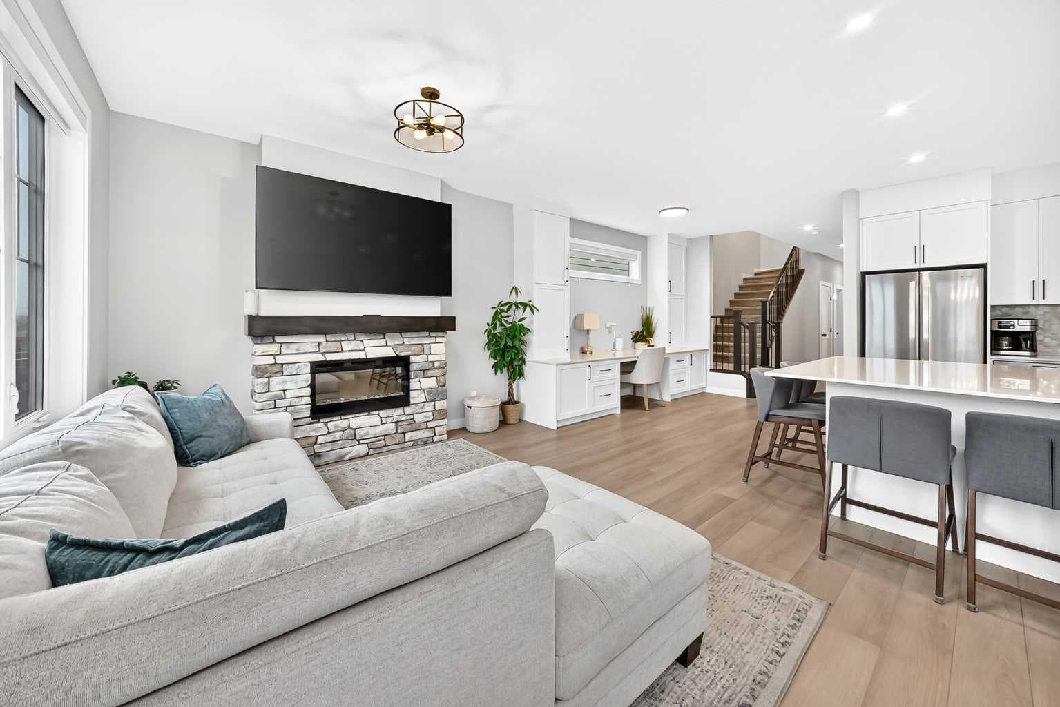 203 Greenwich Drive NW
