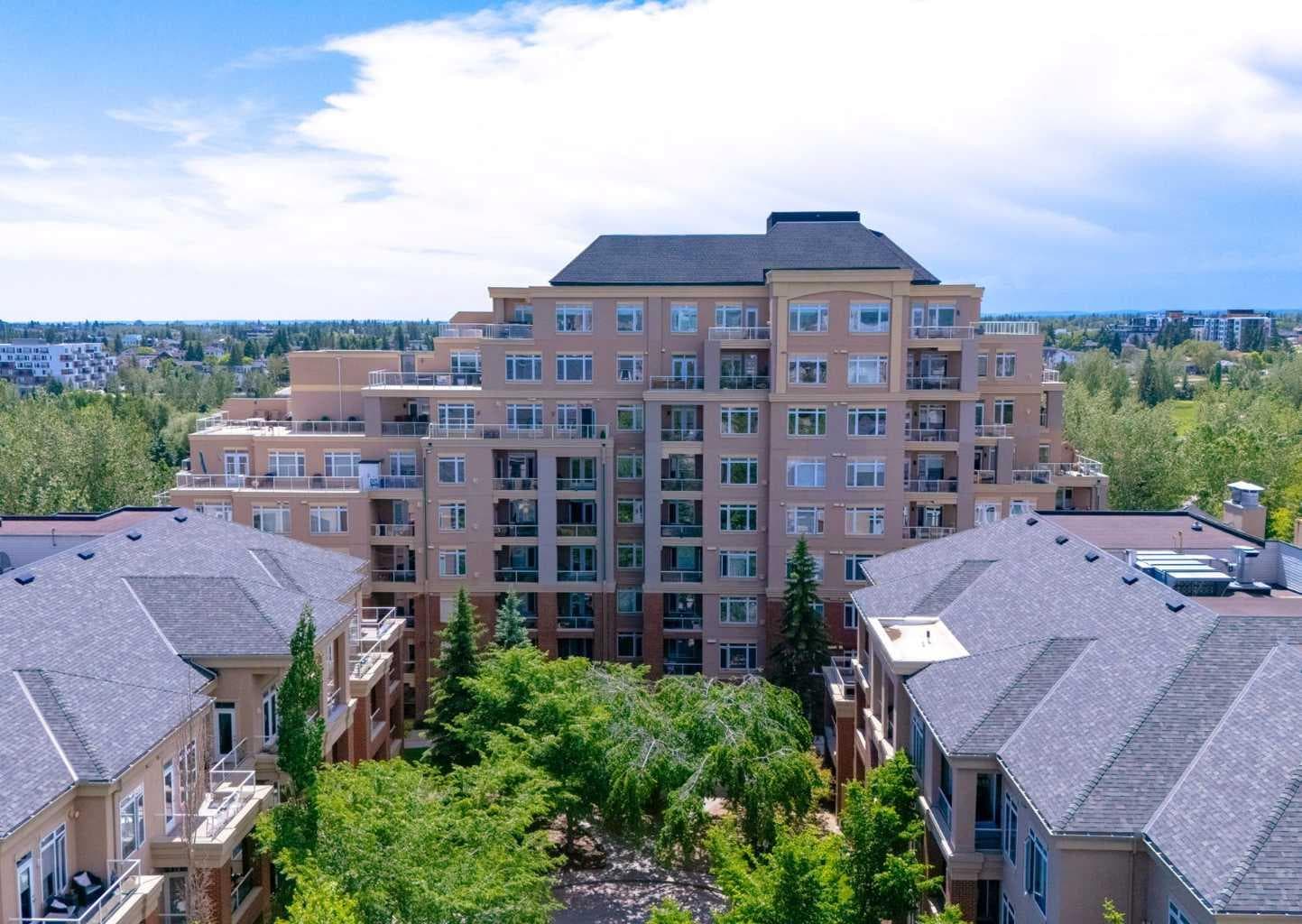 3214, 24 Hemlock Crescent SW