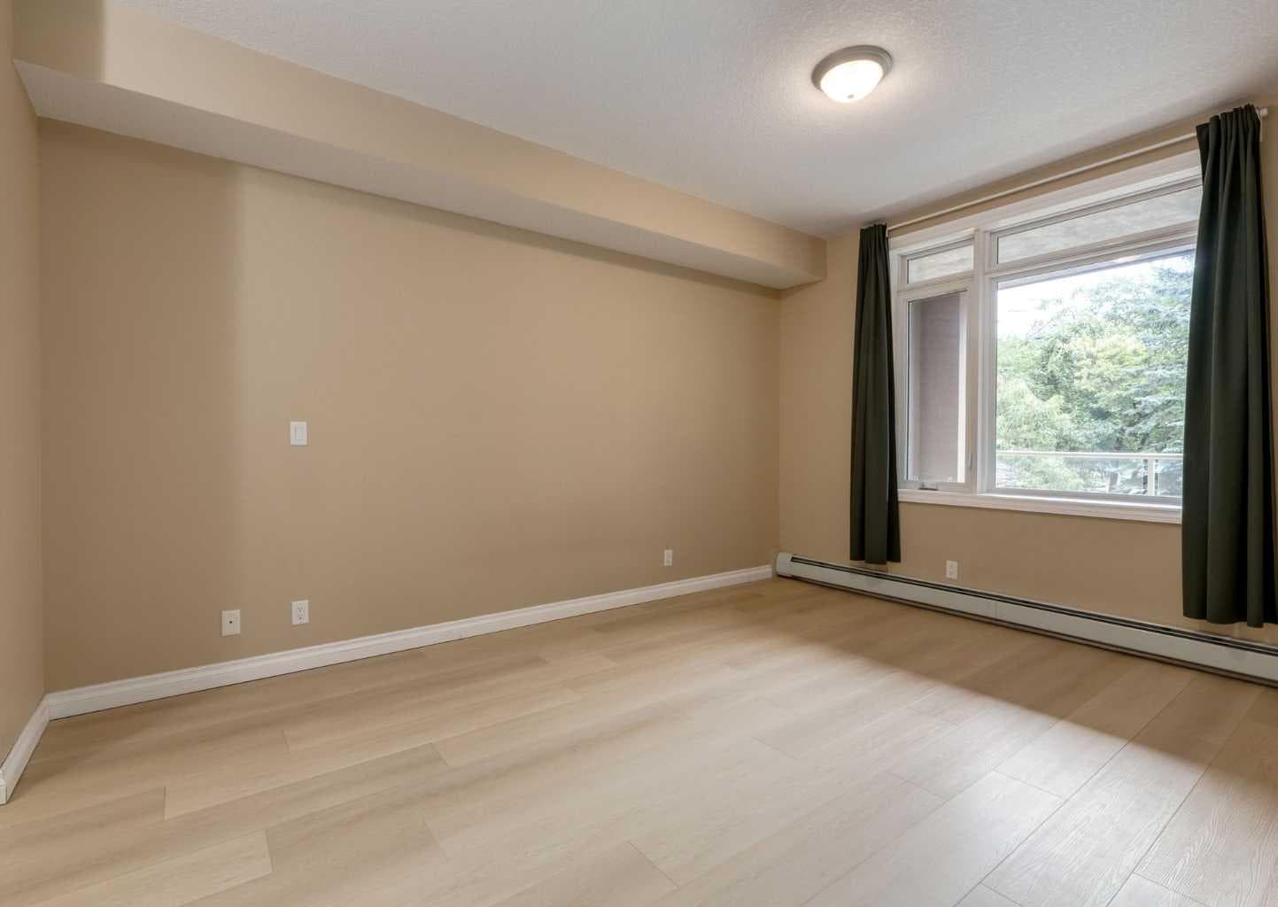 3214, 24 Hemlock Crescent SW