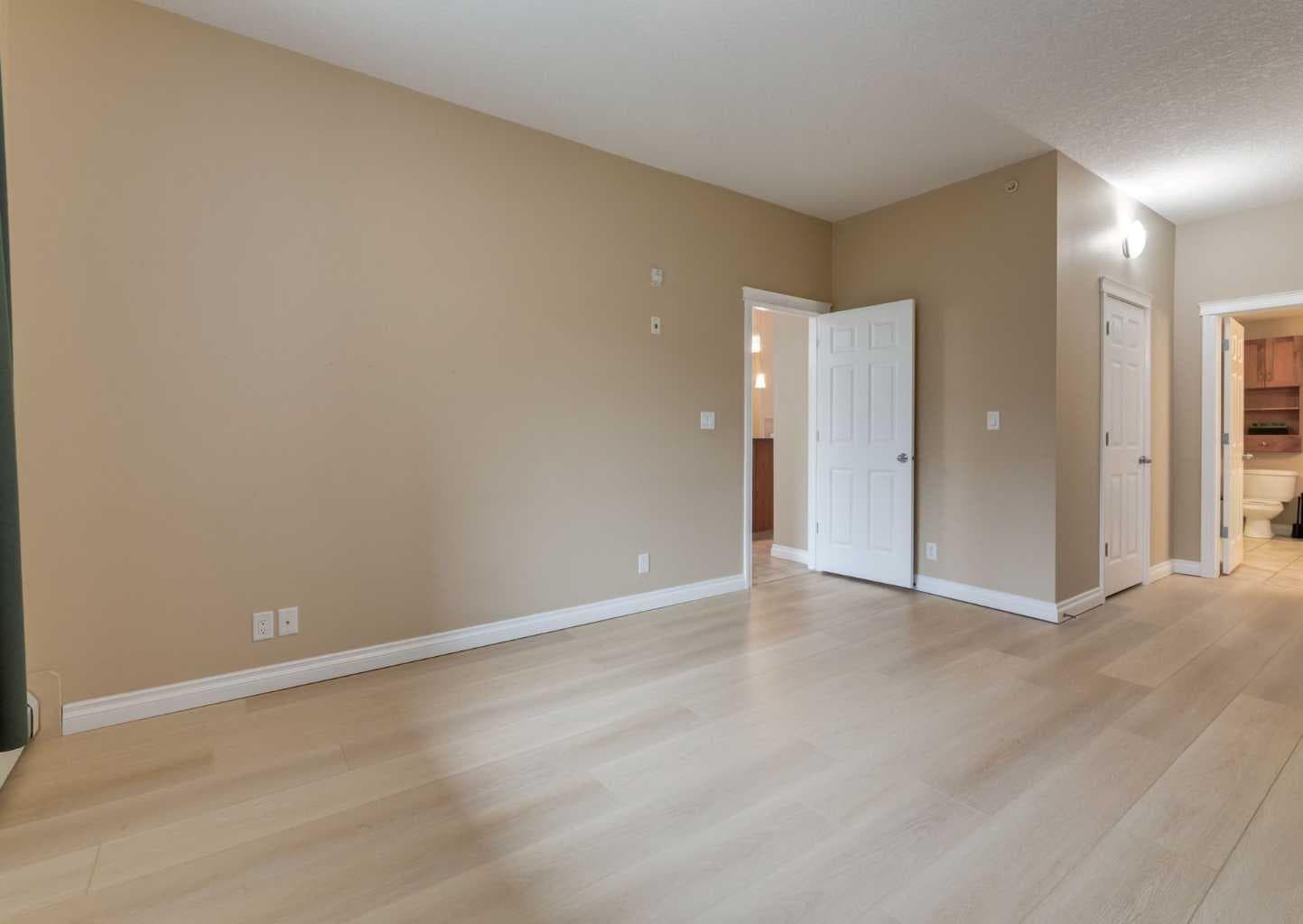 3214, 24 Hemlock Crescent SW