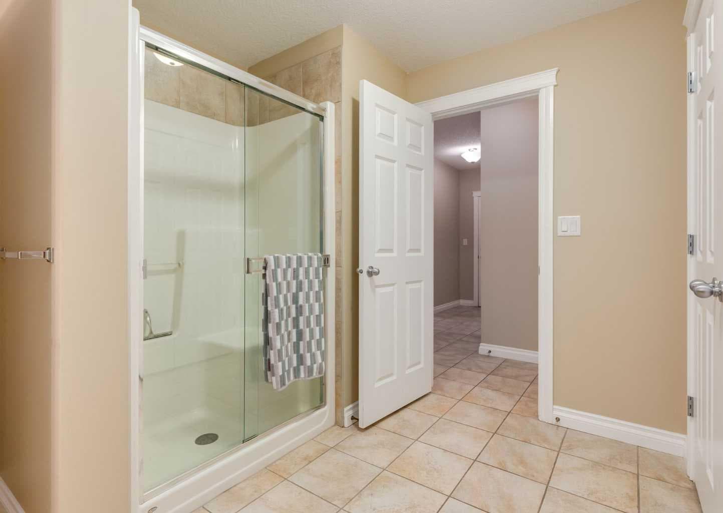 3214, 24 Hemlock Crescent SW